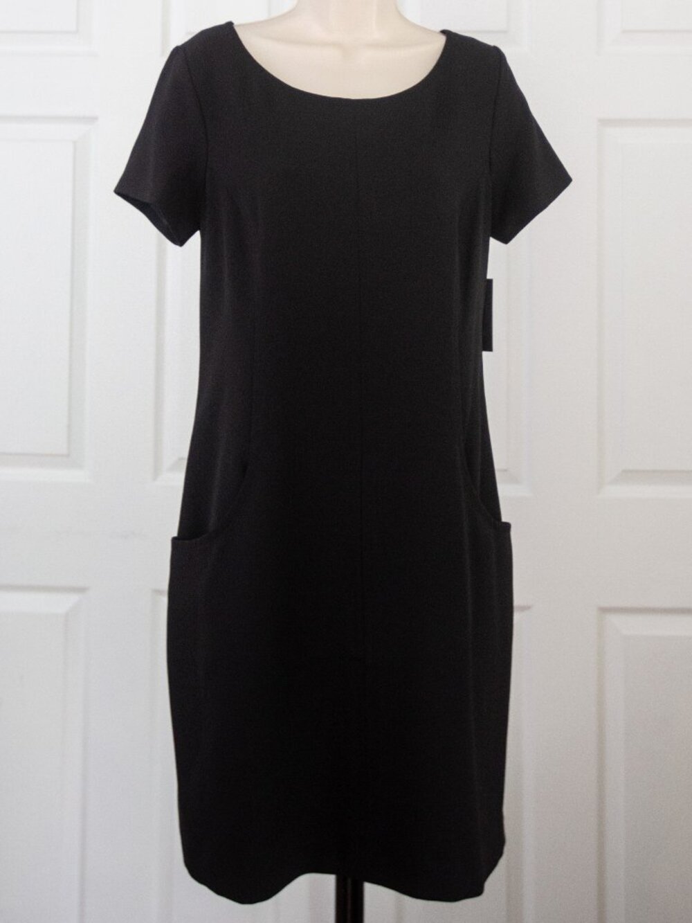 Easy Black Short Sleeve Shift Dress with Pockets